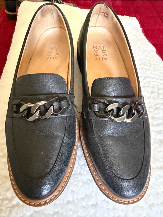 Allen Edmonds Shoes - Allen Edmonds Black Leather Chain-Trim Slip-On Loafers. Size 8